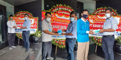 Sumbangan Alat Pelindung Diri dalam Rangka HUT PT. Kahar Duta Sarana yang ke 42 Tahun kepada RT Setempat